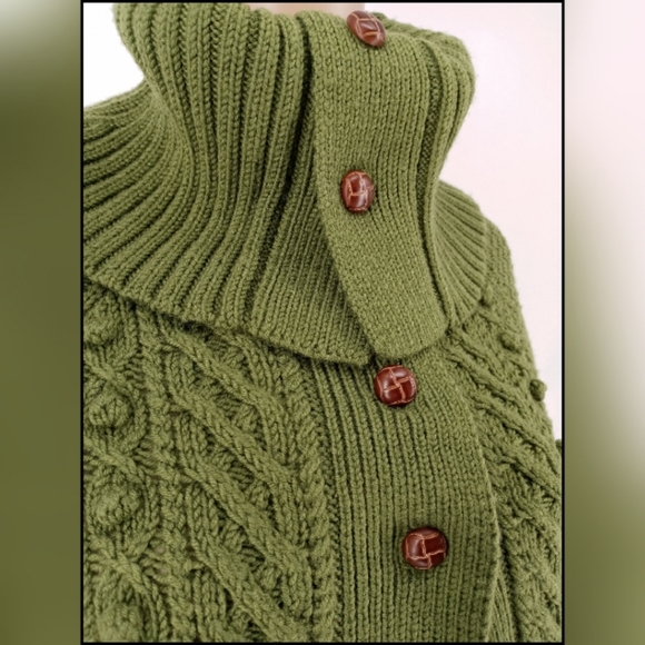 BCBGMaxAzria - Picture 2 of 7